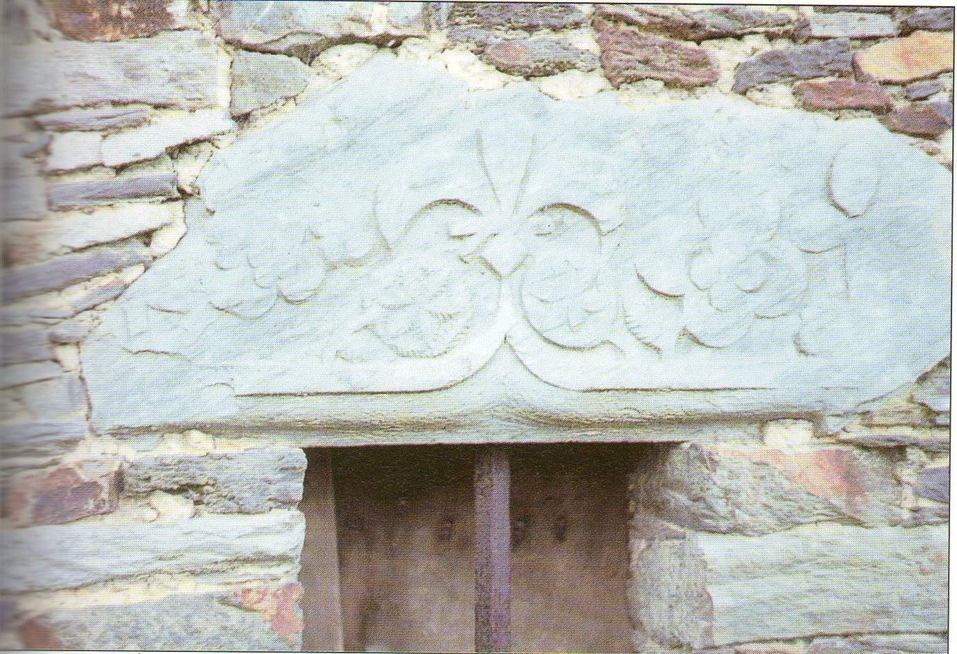 Linteau de fen�tre du Fr�gon